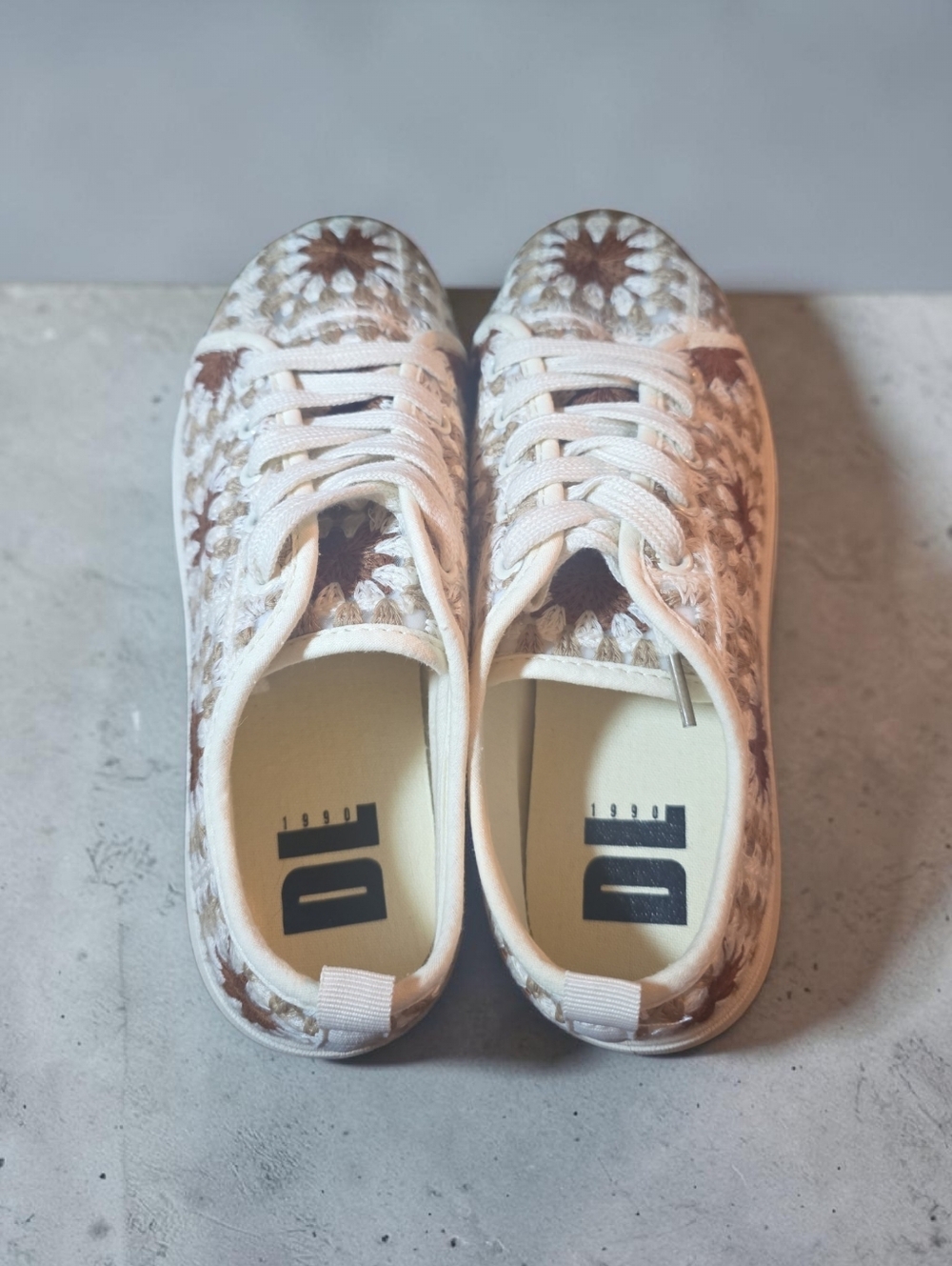 NWOT DL 1990 Women’s Cream, Brown &  Crochet Platform Sneakers SIZE 8. - Picture 4 of 8